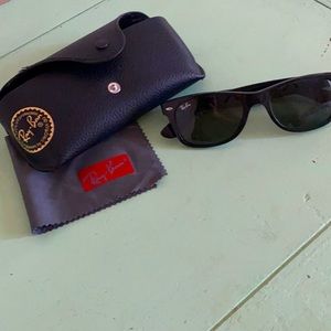 Black Ray-bans